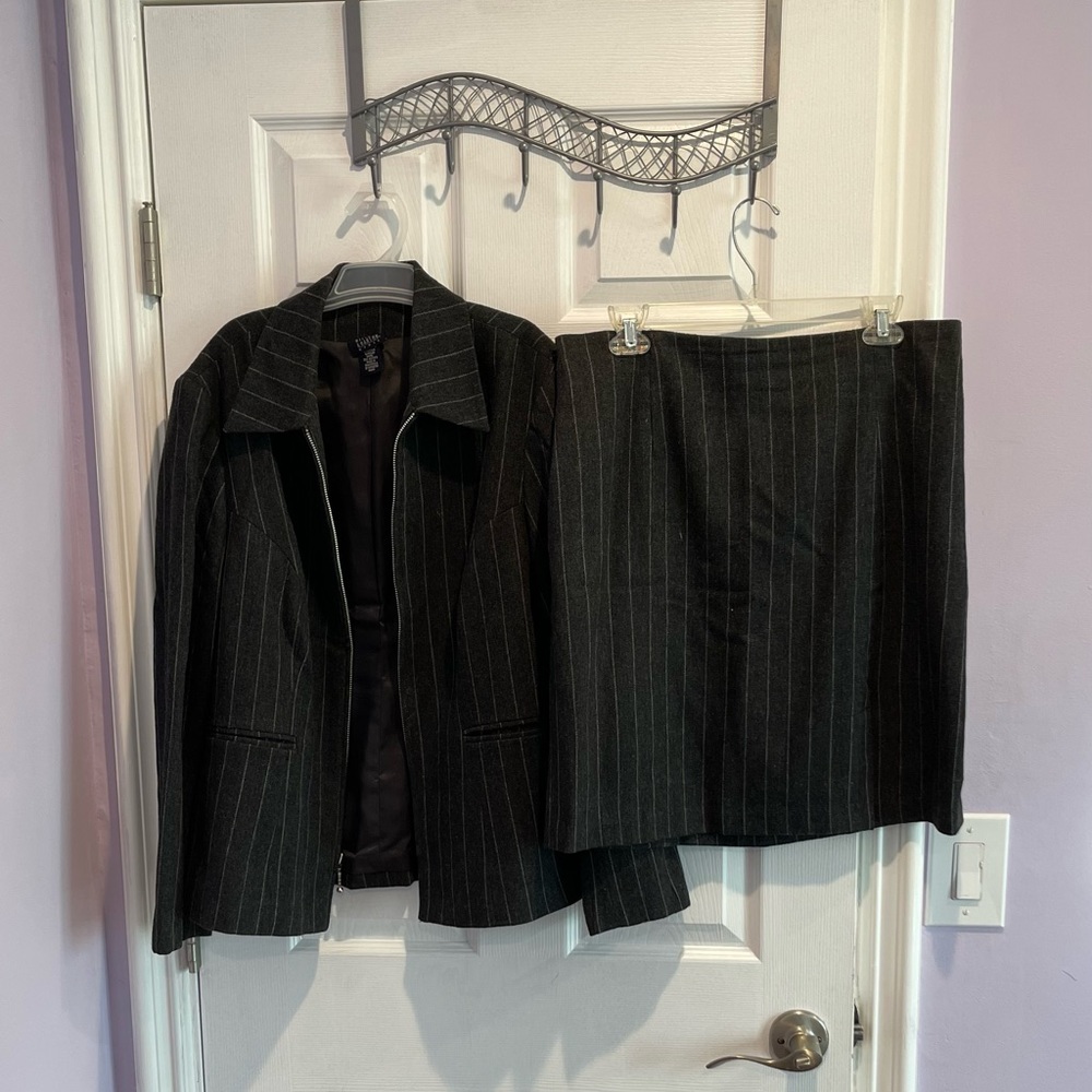 Combination Suit Jacket and Skirt Grey 16W